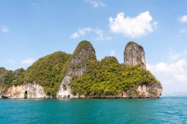 Koh Phanak üzerinde kireçtaşı kayalıklar, Phang Nga Bay, Phuket, Tayland