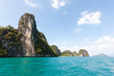 Koh Phanak üzerinde kireçtaşı kayalıklar, Phang Nga Bay, Phuket, Tayland