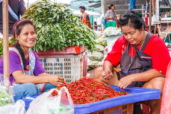 Satıcılar biber sıralama