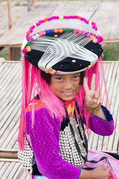 Sonriente chica Lisu hilltribe en traje tradicional, Mae Hong Son , — Foto de Stock