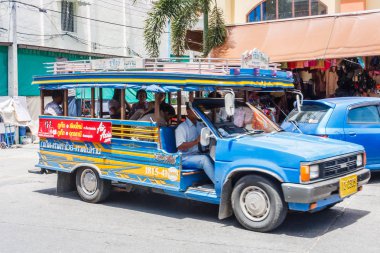 Geleneksel, mavi halk otobüsü