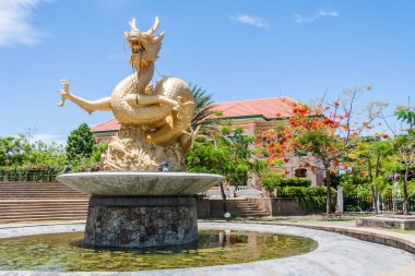 Naga heykeli ve çeşmesi