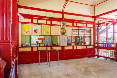  Tren bileti rezervasyon ofisi. 