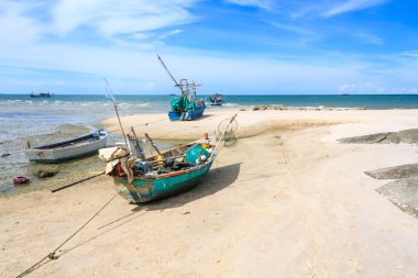 Sahildeki tekneler 