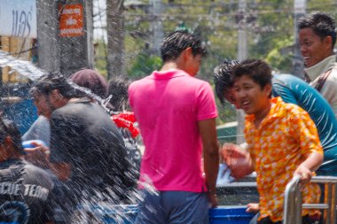 Songkran'ı kutlamak