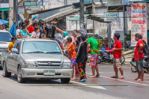 Celebrando Songkran — Fotografia de Stock