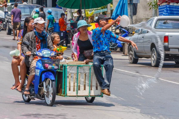 Songkran'ı kutlamak — Stok fotoğraf