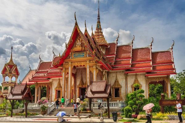 Phuket Tailandia Junio 2011 Personas Que Entran Budista Wat Chalong — Foto de Stock