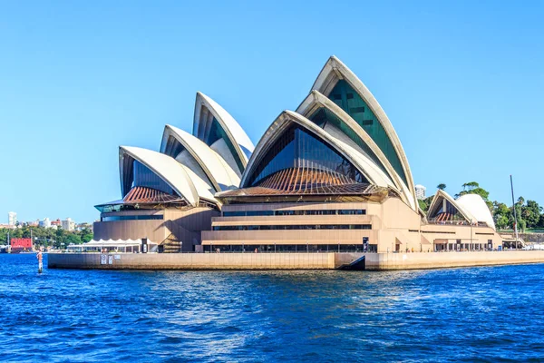 Vista del teatro de la ópera — Foto de Stock