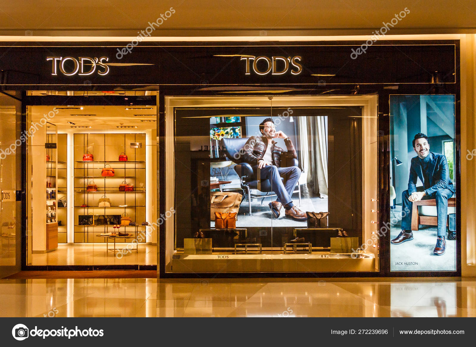 Louis Vuitton Clothing Brand Shop in Siam Paragon Mall. 4K