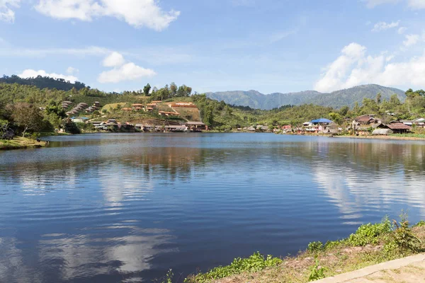 Lake in the Kuomintang Chinese village of Mae Aw or Baan Rak Tha — Zdjęcie stockowe