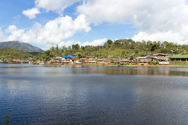 Lake in the Kuomintang Chinese village of Mae Aw or Baan Rak Tha — Zdjęcie stockowe