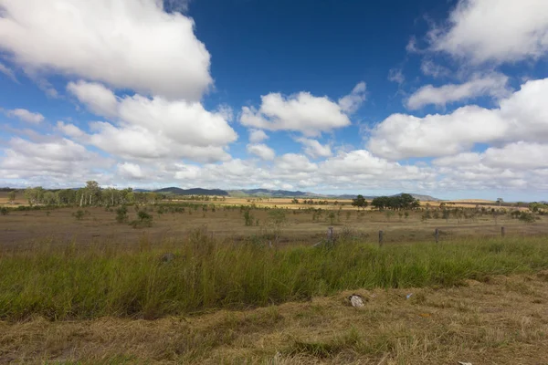 Australsk outback område nord for Rockhampton, Queensland, A - Stock-foto