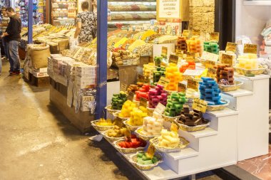 Satılık sabunlar ve baharatlar