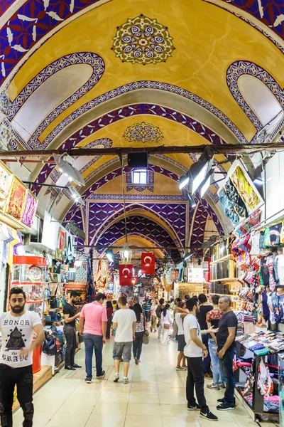 Pessoas fazendo compras, Grand Bazaar, Istambul, Turquia — Fotografia de Stock