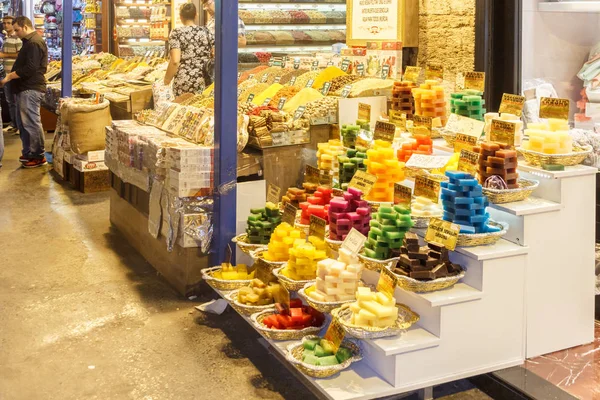 Tvålar och kryddor till salu — Stockfoto