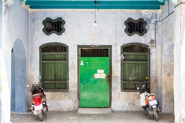 Entrance to a sino portuguese architecture style house — Stock Photo, Image