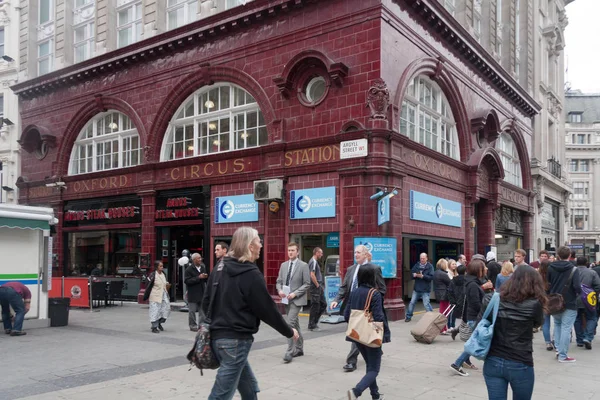 People walking past Oxford Circus tube station, London, England, — Stock Photo, Image