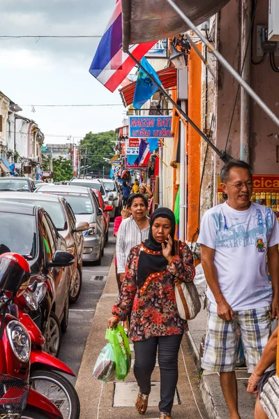 Gente comprando en Thalang Road —  Fotos de Stock