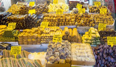 Satılık tatlılar ve tatlılar