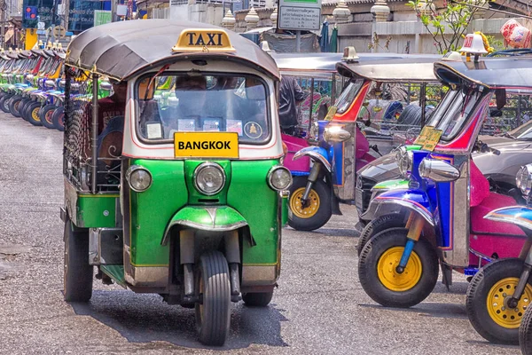 HDR Tuk tuks i Bangkok, Thailand — Stockfoto