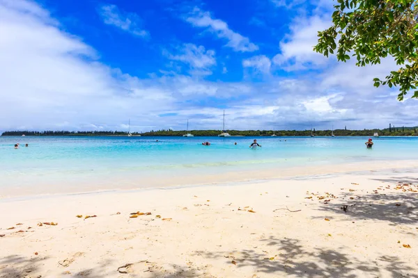 Tropical white sand beach — Stock Photo, Image