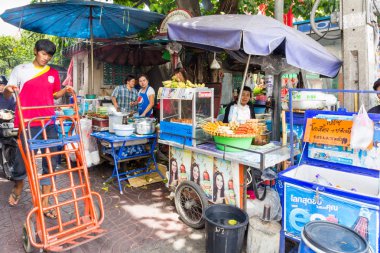 Chinatown, Bangk sokak gıda satıcıları ile tipik yan sokak