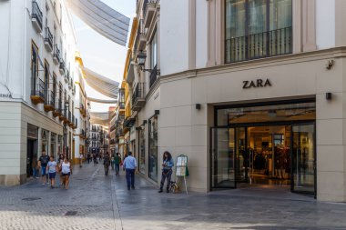 Zara mağazası olan alışveriş caddesi
