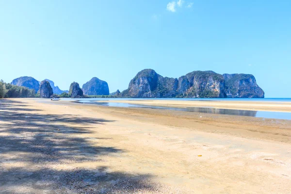 Boat on Rajamangala beach — Stock Photo, Image