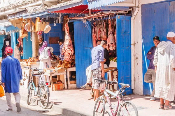 People shopping in the old town. — Stock Photo, Image