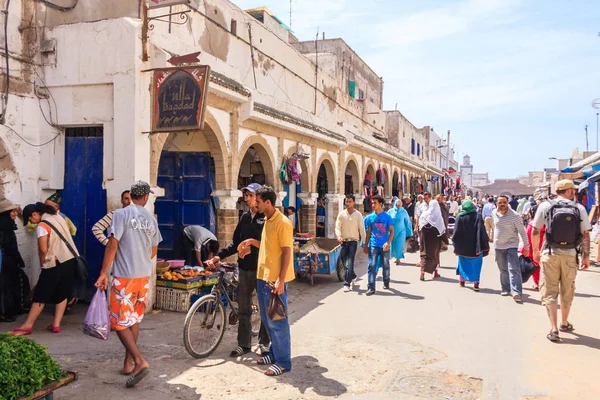 People shopping in the old town. — Stock Photo, Image