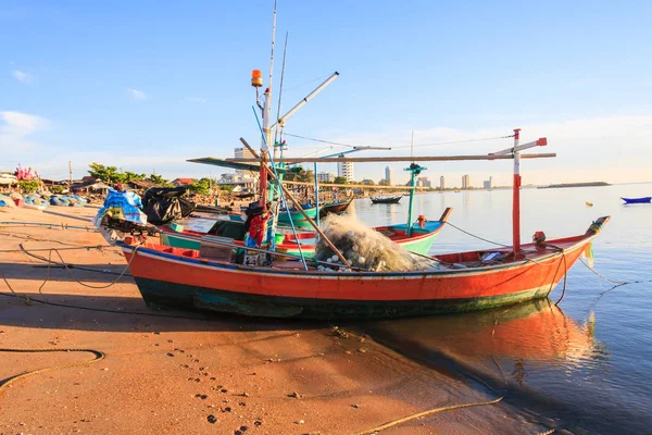 Fishing boats on Cha Am beach — Stock Photo, Image