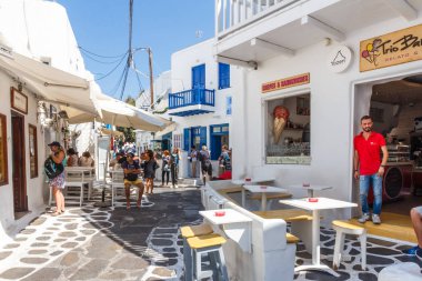 Turistler Chora sokaklarında kalabalık