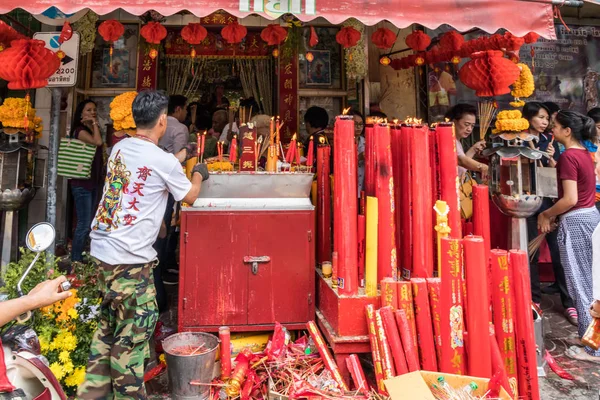 Velas acesas em honra do festival vegetariano — Fotografia de Stock