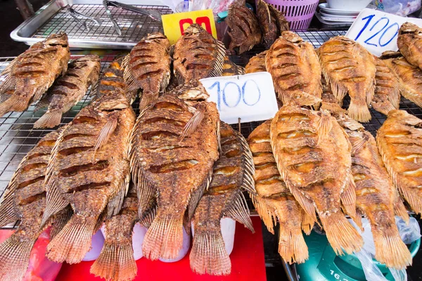 Poissons frits à vendre — Photo