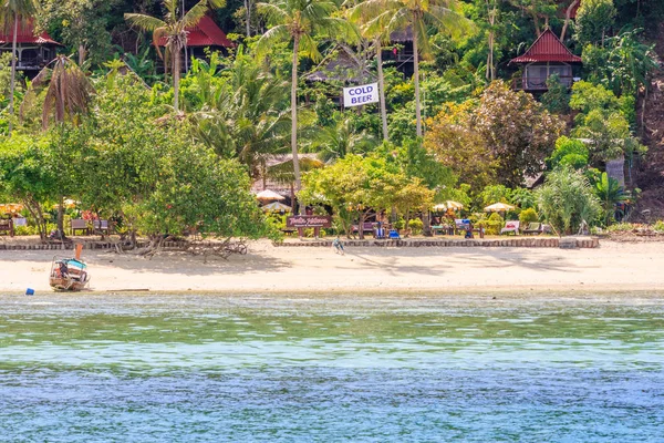 Resort sull'isola con cartello — Foto Stock