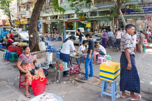 ストリートシーン ヤンゴン, ミャンマー — ストック写真