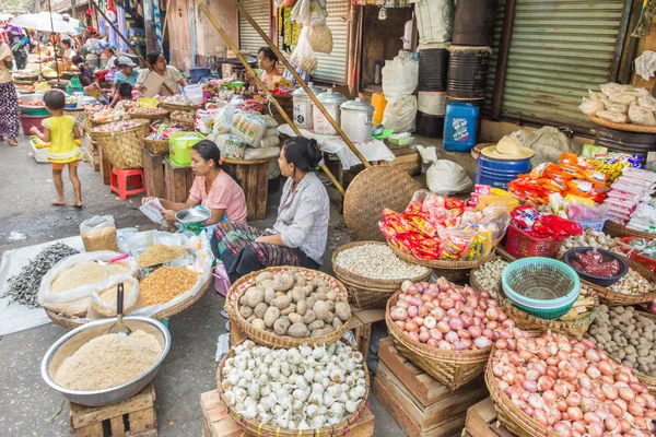 Street market in Yangon — Stock Photo, Image