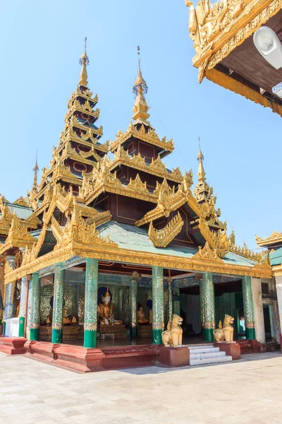 Edificios en Shwedagon Pagoda — Foto de Stock