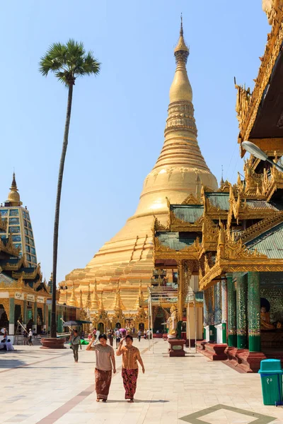 Edificios en Shwedagon Pagoda — Foto de Stock