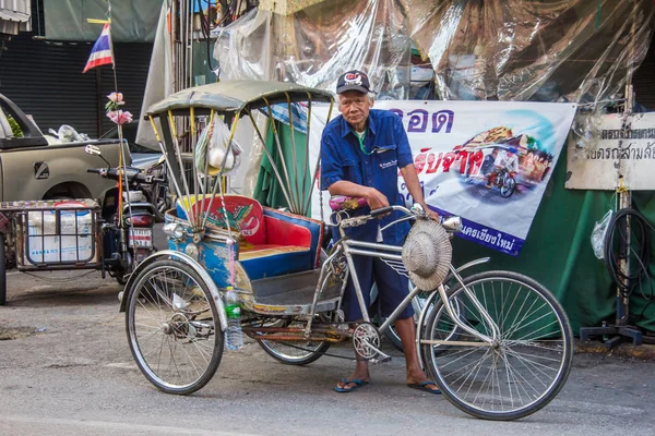 Chiang Mai Tailandia Noviembre 2015 Samlor Driver Waiting Passengers Esta — Foto de Stock