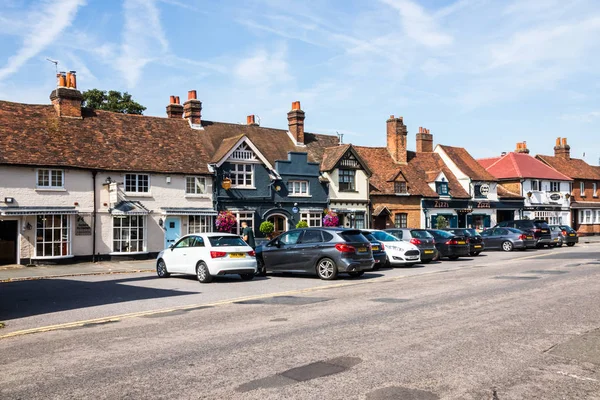 Fileira de casas antigas em Aylesbury End — Fotografia de Stock