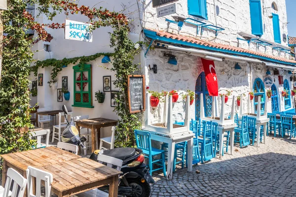 Mavi ve beyaz restoran 