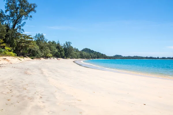 Pristine beach at Koh Phayam — Stock Photo, Image