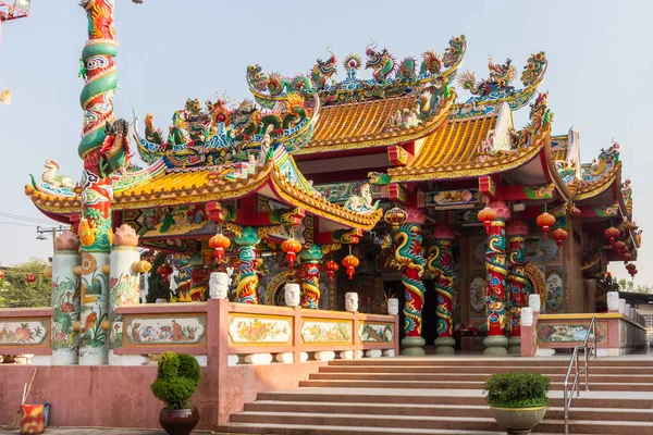 Templo chino en el centro de la ciudad . — Foto de Stock