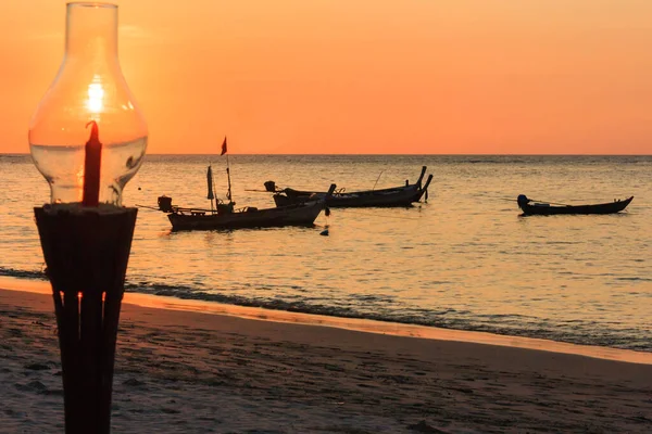 Lampe Und Fischerboote Bei Sonnenuntergang Nai Yang Strand Phuket Thailand — Stockfoto