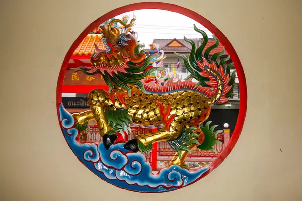 Dragon Dans Fenêtre Ronde Dans Temple Chinois Nan Thaïlande — Photo