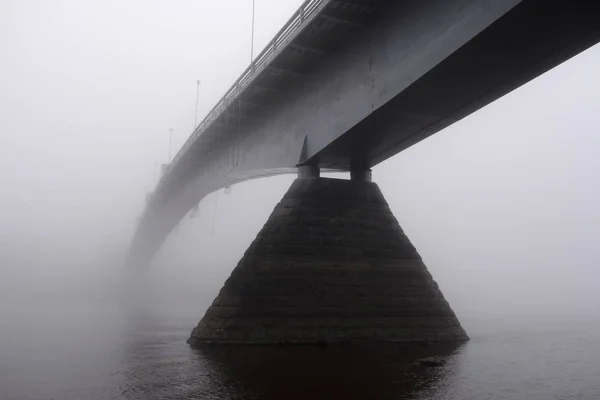 Bridge in the fog — Stock Photo, Image