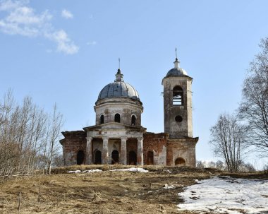 terk edilmiş kilisede