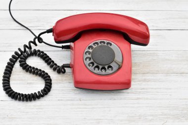 eski çevirmeli telefon, kırmızı renk